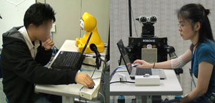 Setup of the experiment. In the left side, a participant is switching off the iCat.