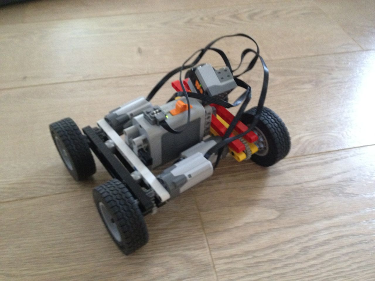 Building an off road car with LEGO Technic - Bartneck,